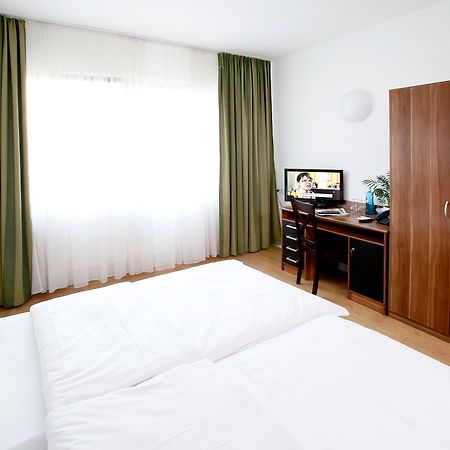 Hotel Luetzow Berlin Exterior photo